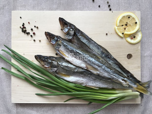 Свинина вяленая (строганина): Корюшка вяленая с икрой