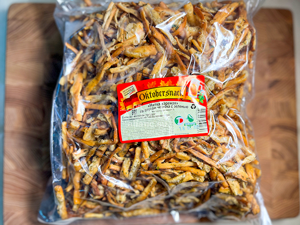 Нитка ЖАРЕНАЯ "Чеснок с зеленью" Oktobersnack 1 кг (сырный продукт) в Улан-Удэ