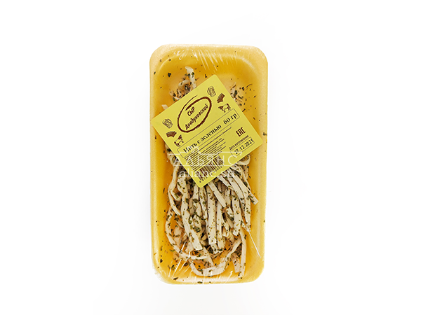 Сыр чечил некопченый "с зельнью" в лотке в Улан-Удэ